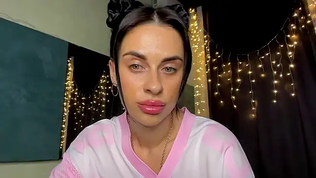 MariaValverdeee online show from May 18, 5:52 pm