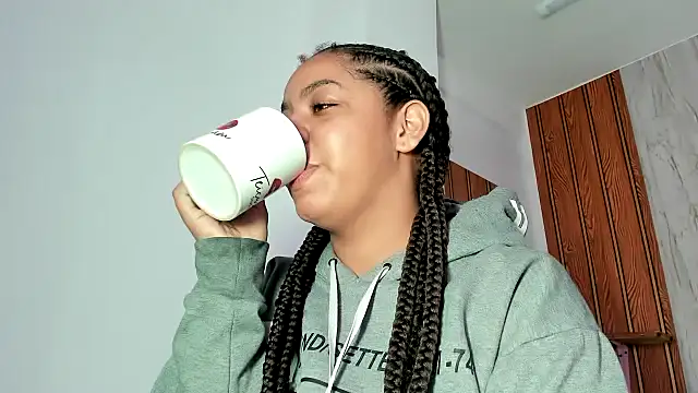 Alika01 online show from October 5, 1:49 pm