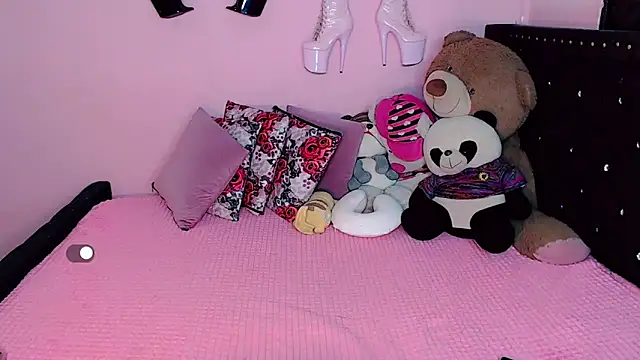 Ciinamonloren online show from November 22, 12:35 am