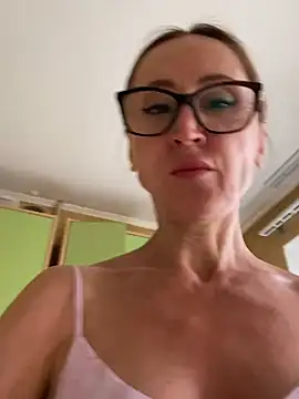 LauraDavis online show from July 11, 3:01 pm