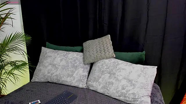 JulianaMiller online show from April 6, 12:54 am