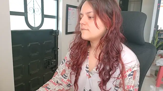 Scarletleon77 online show from May 19, 2:13 pm