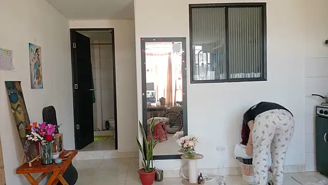 Scarletleon77 online show from May 6, 4:33 pm