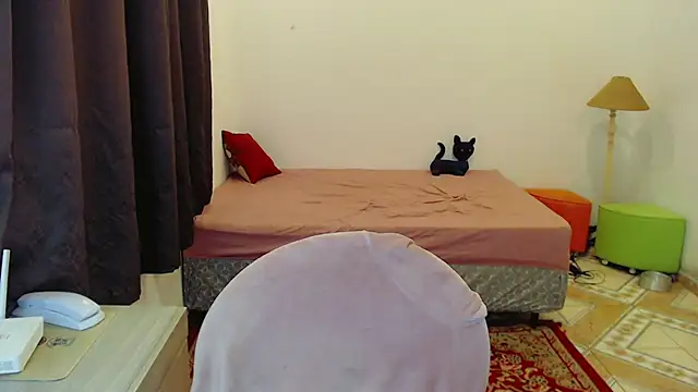 Sophie Fantasys online show from May 8, 9:27 pm