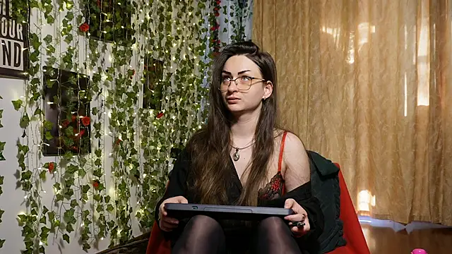 NaughtYHomemadE online show from May 16, 5:54 am