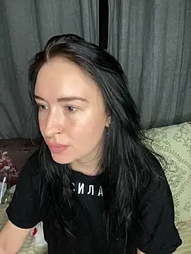 Roxana Bell online show from March 31, 8:31 pm