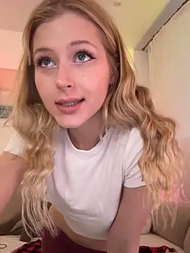 LunaRase online show from December 16, 9:59 am