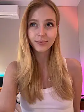 LunaRase online show from May 21, 10:24 am