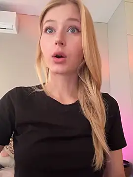 LunaRase online show from March 23, 8:31 am