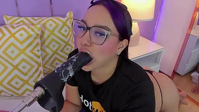 SophyRuiz  online show from March 12, 12:08 pm