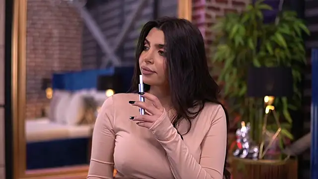 NicoleCellini online show from November 5, 6:35 pm