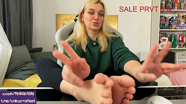 unicornsfeet online show from February 27, 1:44 pm