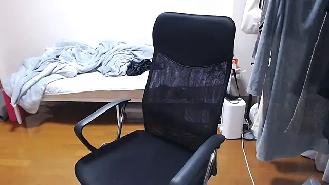 izumi  123 online show from April 6, 4:52 pm