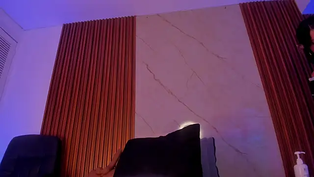 Emiilycollins online show from November 26, 2:34 am