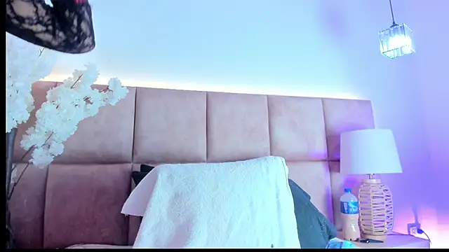 LiaaGenner online show from December 18, 2:49 am