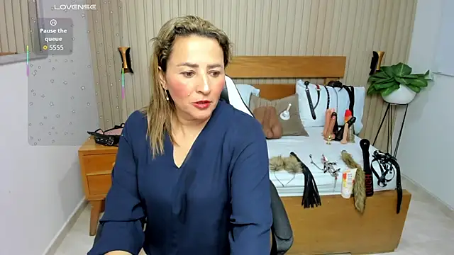luciana ballesteros  online show from May 26, 12:26 pm
