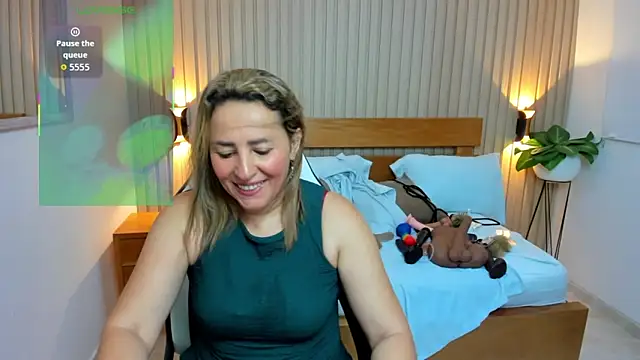 luciana ballesteros  online show from May 25, 12:15 pm