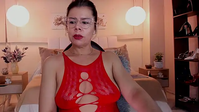 RamonaSimons online show from May 7, 8:45 pm