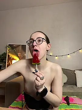 MartiniiSelenna online show from May 5, 6:16 am