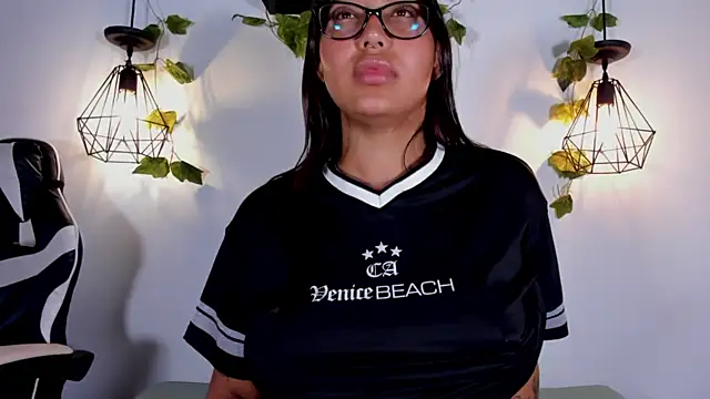 melanieecox online show from May 5, 12:24 am