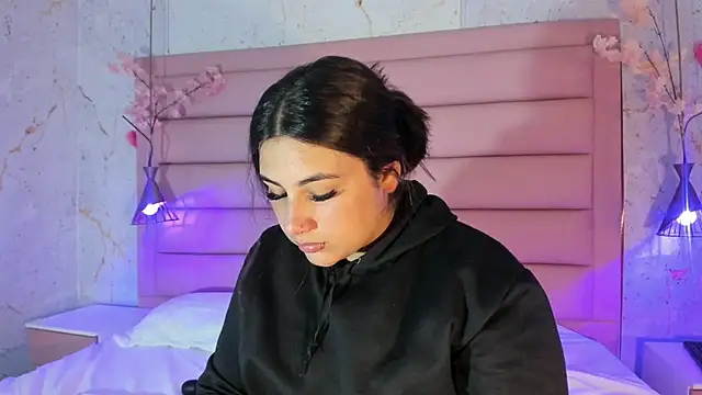 sabrinamilani online show from May 5, 3:31 am