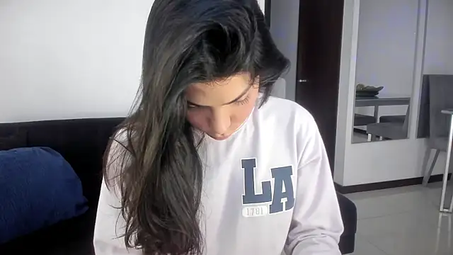 angelturned001 online show from January 15, 11:22 pm