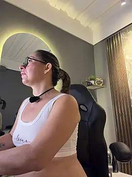 Yelena03 online show from May 17, 10:42 pm