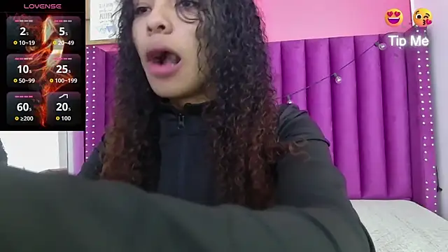 littleebonny online show from April 3, 12:58 pm