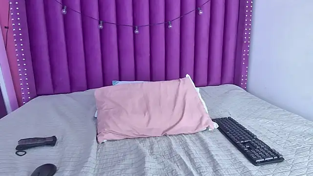 littleebonny online show from April 5, 7:57 pm