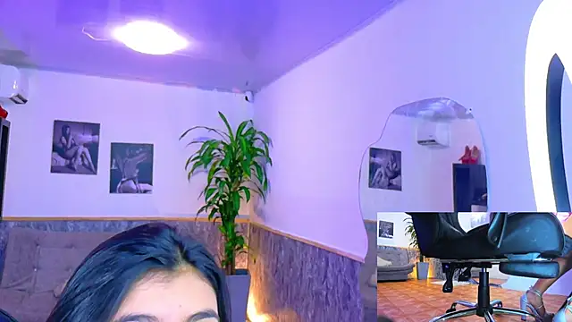 Snapshot of emily_jones_1 chatting on September 22, 4:27 pm emily jones 1 online show from September 22, 4:27 pm