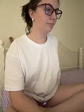 BeatriceTender online show from November 22, 8:00 pm