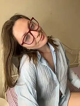 BeatriceTender online show from May 15, 8:00 pm