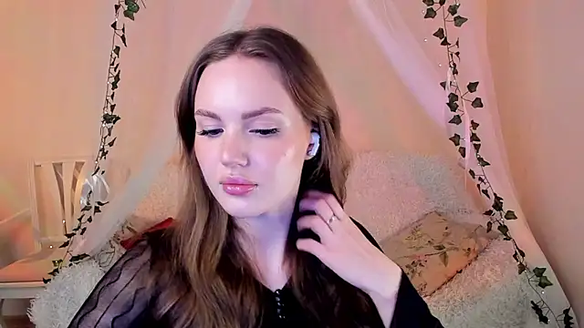 Snapshot of MishkaMe chatting on October 21, 1:48 pm MishkaMe online show from October 21, 1:48 pm