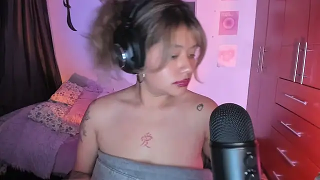 StephaniFox online show from March 30, 4:12 am