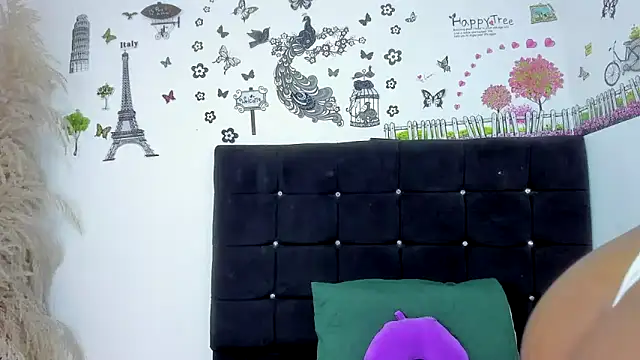 LariissaWilson online show from October 16, 4:37 am