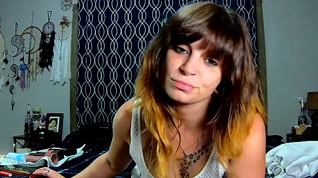 ZeelaXoXo online show from October 10, 4:50 am