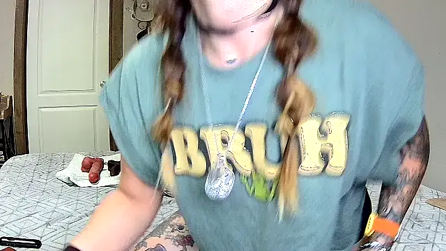 ZeelaXoXo online show from April 19, 8:55 pm