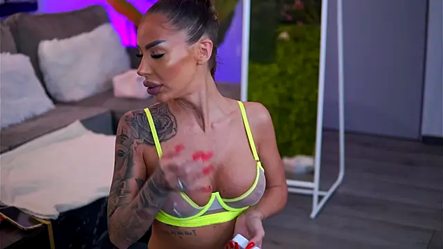 RaquelleVon online show from November 26, 4:57 am