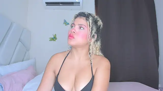 sofiacastillo01 online show from May 8, 6:21 pm