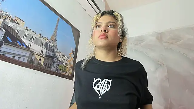 sofiacastillo01 online show from May 12, 1:29 pm