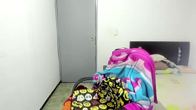 EmmaHole  online show from September 27, 3:47 am