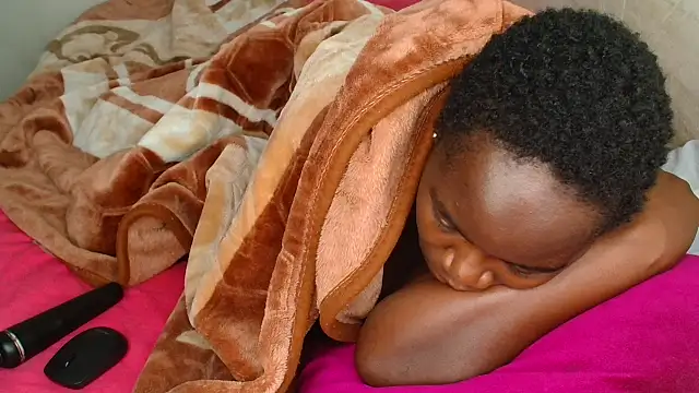 KINKYBLACKDOLL online show from November 17, 5:24 pm