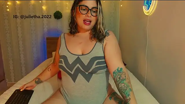 Juliietha servas online show from May 15, 12:27 am