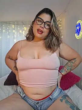 Juliietha servas online show from May 23, 9:02 pm