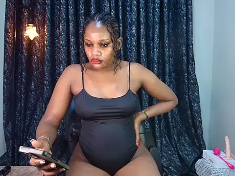 Snapshot of ebony_shilly3 chatting on September 12, 10:17 pm ebony shilly3 online show from September 12, 10:17 pm