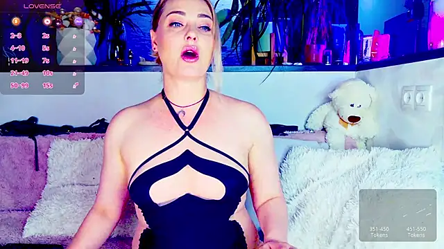  JuliaSpace  online show from May 8, 5:49 pm
