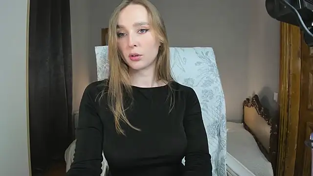CharlotteWells online show from May 25, 4:17 pm
