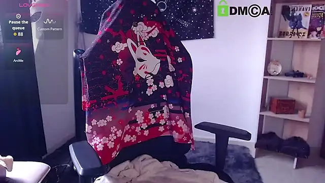 sweetcoralinee online show from April 6, 2:29 pm