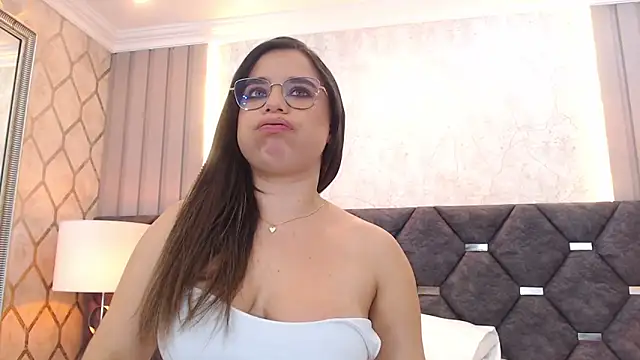 ThaniaJones online show from April 30, 5:40 pm