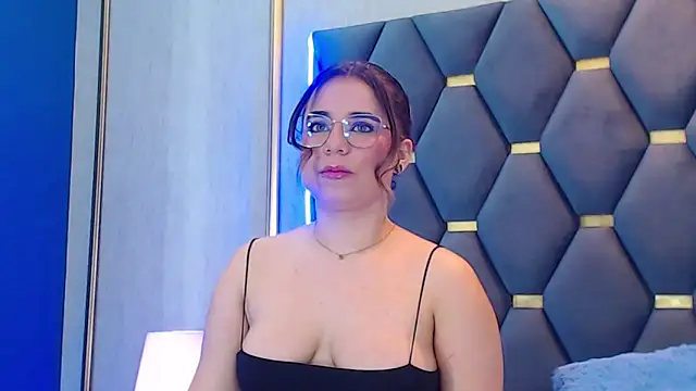 ThaniaJones online show from December 3, 12:29 pm